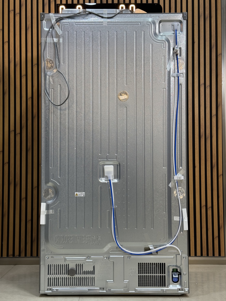 نمای پشتی یخچال فریزر ال جی GC-J267FLJW نمای پشتی یخچال فریزر ال جی GC-J267FLJW